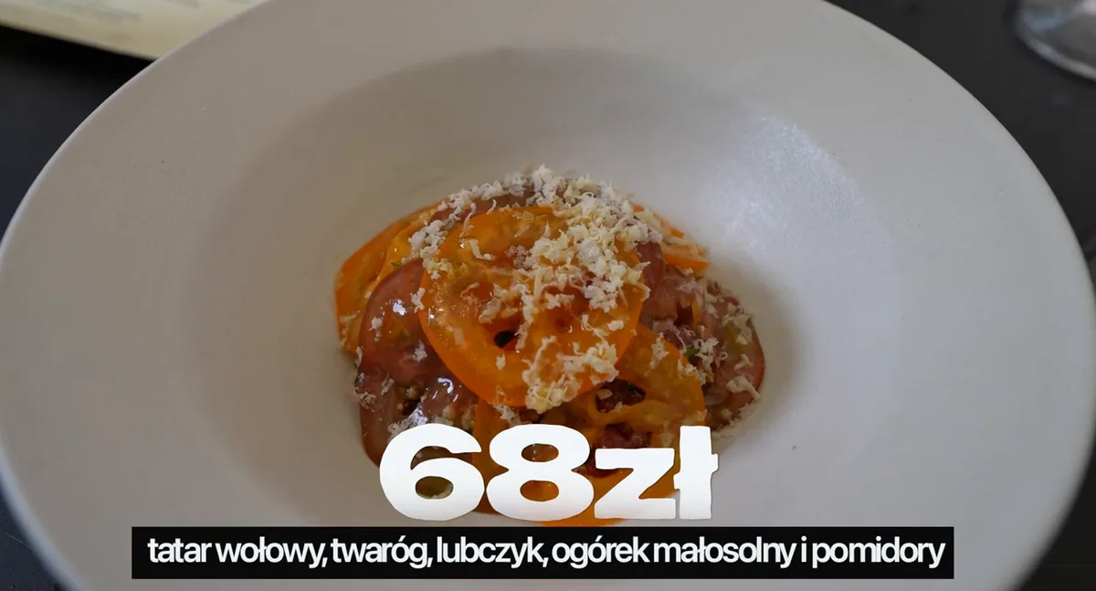 Tatar wołowy za 68 zł z twarogiem i pomidorami w restauracji Baba